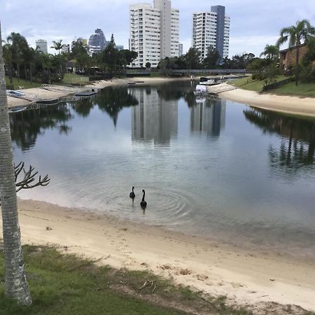 Plumosa On The Water Hotel Gold Coast Exterior photo