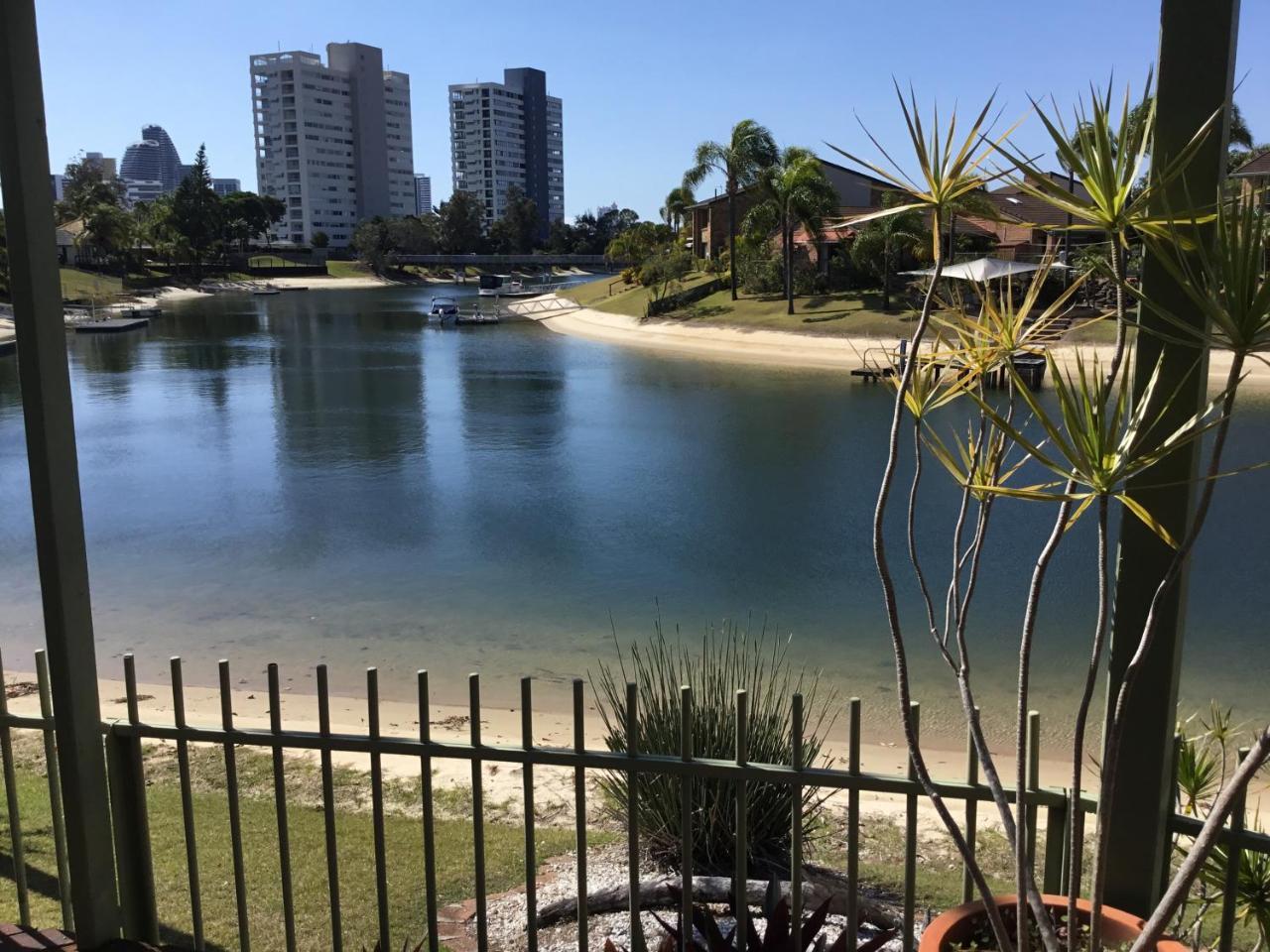 Plumosa On The Water Hotel Gold Coast Exterior photo